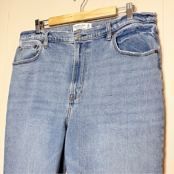 Abercrombie & Fitch Ultra High Rise 90s Slim Straight Jeans 33 16 Long Tall blue - Picture 2 of 12